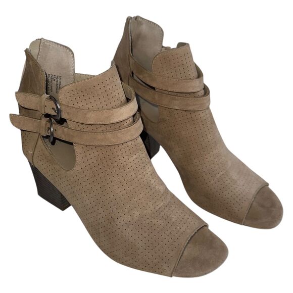 White Mountain Beige Peep Toe Booties Women’s 9.5 Cutout Block Heel Sandal Boot - Picture 7 of 16